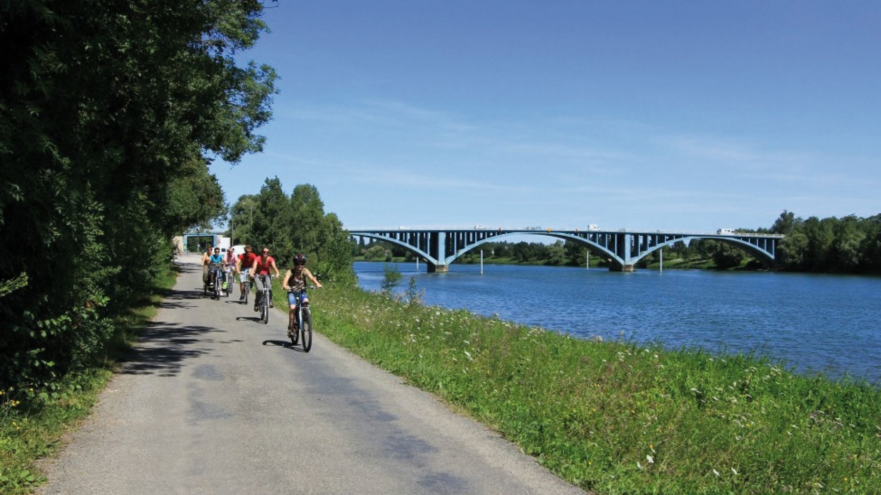 Explore the region by bike via the Voie Bleue