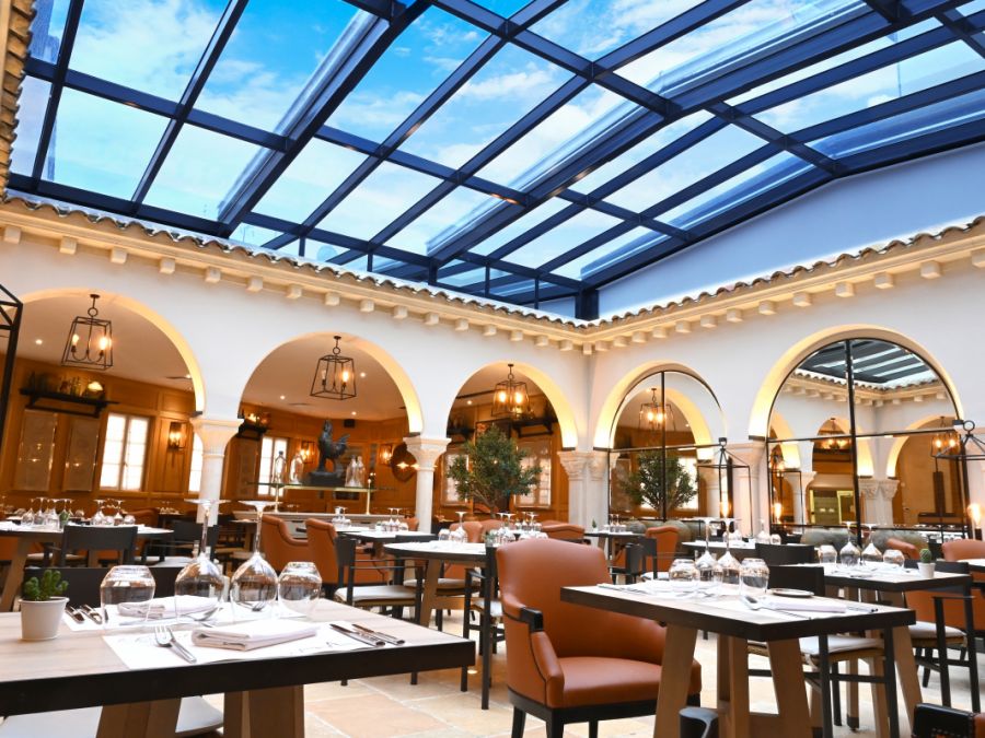 [L’élégance en Bourgogne. Le confort et les saveurs. La tranquillité et le repos à deux pas de la Saône] 