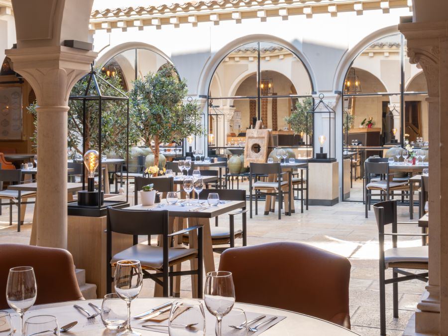 L’élégance en Bourgogne. Le confort et les saveurs.La tranquillité et le repos à deux pas de la Saône