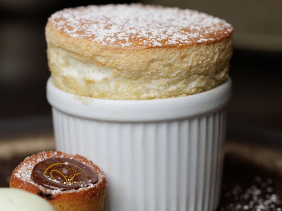 L’élégance en Bourgogne. Le confort et les saveurs.La tranquillité et le repos à deux pas de la Saône